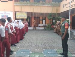 Peduli Pendidikan, Babinsa Tembok Dukuh Sambangi Sekolah