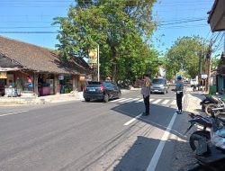 Cegah Kemacetan Polsek Purwosari Rutin Turlalin Sapa Siang