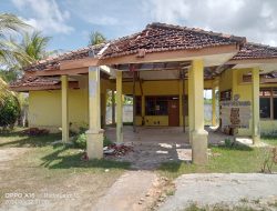 Tak Ada Perbaikan, Kantor Unit Pelaksana Teknis Kawasan Wisata Bawean Dibiarkan Rusak Parah