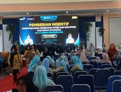 Bupati Situbondo Karna Suswandi Berikan Bantuan Dana Insentif pada Kader KB PPKBD dan SUB PPKBD Sebanyak 1.006 Peserta