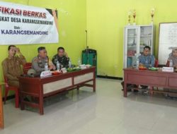 Tahap Verifikasi Berkas Calon Perangkat Desa Karangsemanding Oleh Tim P3D, Zaini Berpesan Tetap Rukun dan Damai