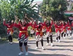 GG 5C Blok II RT 02 RW 01 Sememi Jaya Tampil Beda di Karnaval HUT RI ke 79