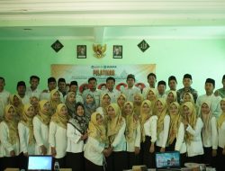 TIM PKM PELATIHAN UNIVERSITAS TRUNOJOYO MADURA SUKSES MENGGELAJAR PELATIHAN BAHAN AJAR DIGITAL INTERAKTIF DI SMPS AL-HIKAM BANGKALAN