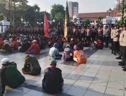 Masyarakat Pesisir Pantai Surabaya Aksi Demo Tolak Reklamasi Proyek Strategis Nasional