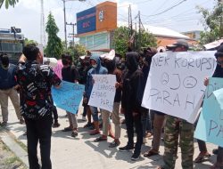 Dinas Sosial Diaksi Demo Puluhan Massa Tergabung Gerakan Pemuda Peduli Lamongan