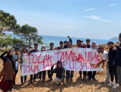 Warga Bawean Gelar Aksi Demo, Protes Pengolahan Usaha Tambak Udang Tidak Sesuai Perda RTRW