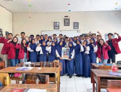 Enam Mahasiswa Fakultas Hukum UMM Sosialisasikan Antikorupsi di SMPN 1 Karangploso