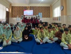 Mahasiswa UMM Angkatan 2021 Gelar Sosialisasi Anti-Korupsi di SMP Insan Amanah Malang