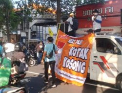 Saat Paslon Keluar dari Ruang Debat Pilkada Gresik, Massa Sorakan Kotak Kosong