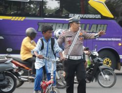 Antisipasi Laka Lantas Bagi Pelajar, Kapolres Sampang Perintahkan 100 Anggotanya Jaga Jalan Saat Pagi Hari
