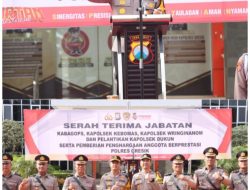 Kapolres Gresik Pimpin Sertijab PJU dan Berikan Penghargaan kepada Personel Berprestasi