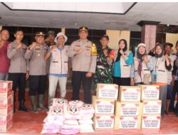 Polres Gresik Peduli Berbagi Bantuan Kebutuhan Pokok untuk Korban Banjir di Desa Boboh