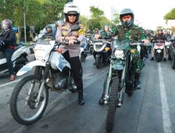 Patroli Gabungan Skala Besar, Polres Gresik bersama Kodim 0817/Gresik Pastikan Keamanan Masyarakat