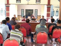 Ancam Tutup Akses, Warga Lakardowo Geruduk Balai Desa, Protes dan Tuntut Kompensasi Selama 10 Tahun Kedepan