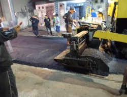 Miris! Proyek Hotmix ACWC Jalan Lingkungan di Desa Gebangan Diduga Asal Jadi, PT. UMS Raup Keuntungan Ratusan Juta