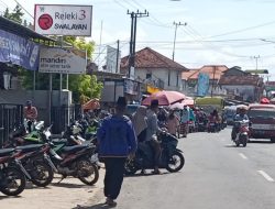 Diduga Liar, Oknum Jukir Tepi Jalan di Omben Disoal Warga