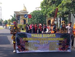 Kirab Budaya Perkumpulan Kesenian Jaranan Jombang Semarakkan Kota, Ratusan Seniman Turun ke Jalan