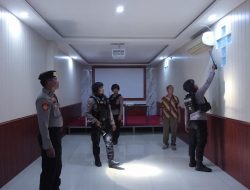Jelang Natal, Demi Ciptakan Keamanan Ibadah, Sat Samapta Polres Madiun Sterilisasi Gereja