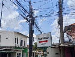 WARGA KARANGBONG PROTES KERAS: MARAK PROVIDER INTERNET ILEGAL, SATPOL PP DAN DINAS TERKAIT SIDOARJO JANGAN TUTUP MATA