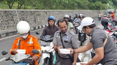 Aksi Solidaritas Peduli Sesama di Bulan Ramadhan, PT. AQIlLAH DUTA BALISFA Bagikan Ratusan Takjil di Gresik