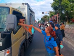 Bersatu dalam Berbagi, Kala Awak Media Madiun Menyapa Rakyat Lewat Tradisi Takjil Berkah