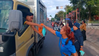 Bersatu dalam Berbagi, Kala Awak Media Madiun Menyapa Rakyat Lewat Tradisi Takjil Berkah