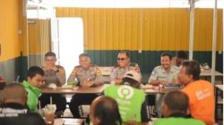 HUT Bhayangkara ke 80 Satlantas Polres Gresik dan Ojol Ngopi Bareng, Bahas Safety Riding dan Kamtibmas