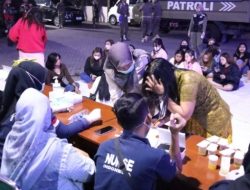 Satpol PP Pemkab Gresik Gelar Razia Kafe, 50 Orang Dites Narkoba dan HIV