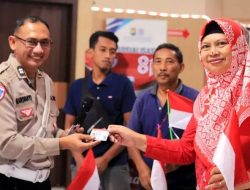 17 Warga yang Lahir 17 Agustus Dapat Surprise Hadiah SIM Gratis dari Satlantas Polres Gresik