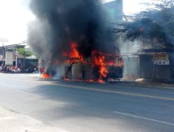 Bus PO Eka Cepat Hangus Terbakar di Jalur Madiun-Surabaya, Kerugian Ditaksir Rp 1,5 Miliar