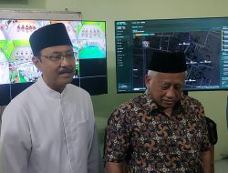 Ketua Organizing Commitee Muktamar ke-35 NU Saifullah Yusuf atau Gus Ipul, saat meninjau kesiapan lokasi Muktamar
