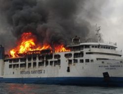 KMP Mutiara Santosa 2 Terbakar di Perairan Utara Sumenep, Tim SAR Gelar Operasi Penyelamatan Ratusan Penumpang