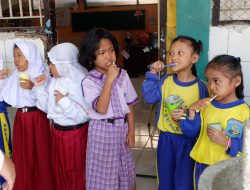 KKN 27 UNUSA Edukasi PHBS kepada Siswa Kelas 1 SDN Wonorejo 1