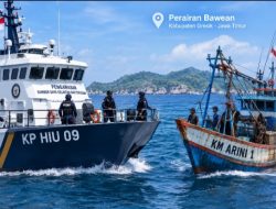 KP Hiu 09 Amankan KM Arini 1 di Perairan Bawean, Nelayan Resah Kapal Cantrang Beroperasi Dekat Pantai